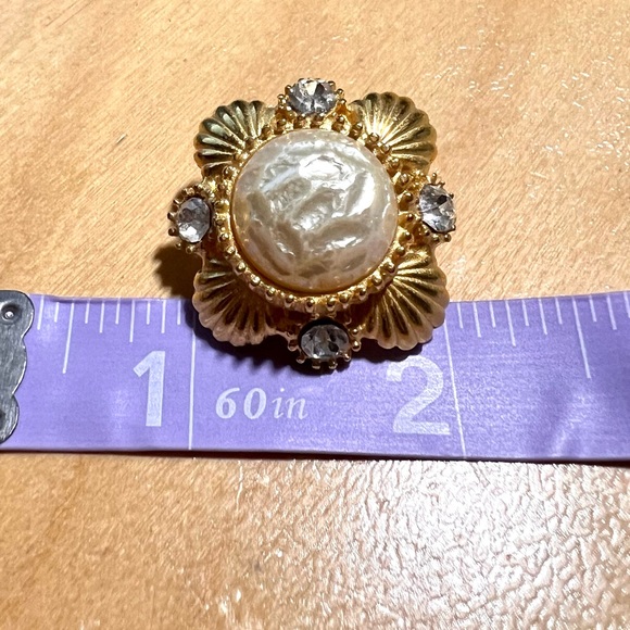 Vintage R.J. Graziano Faux Pearl Crystal Gold Tone Clip On Earrings Signed - Picture 6 of 6